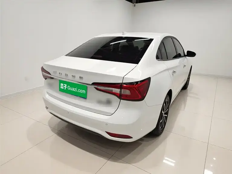 Roewe i5 1.5 L Auto 4 G Connected Leading Luxury Flagship
