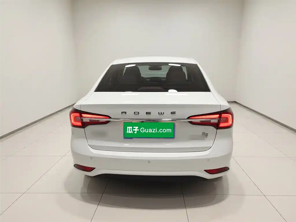 Roewe i5 1.5 L Auto 4 G Connected Leading Luxury Flagship