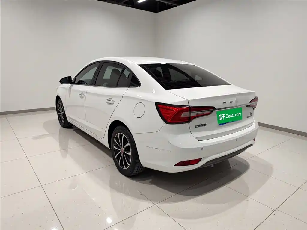 Roewe i5 1.5 L Auto 4 G Connected Leading Luxury Flagship