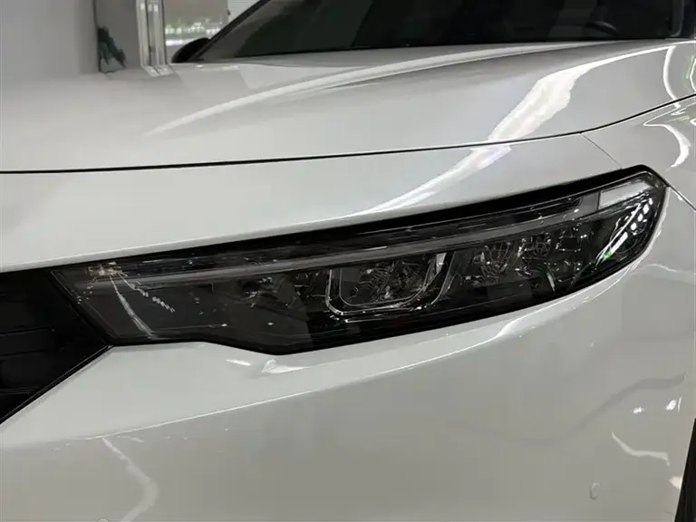 Honda Integra 240 TURBO CVT Phantom Night · Tech
