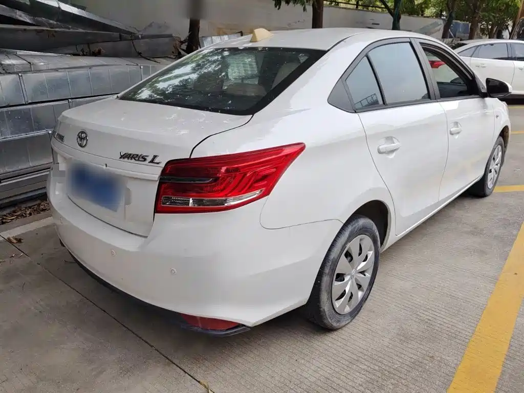 YARiS L Zhixiang 1.5 L CVT Leading