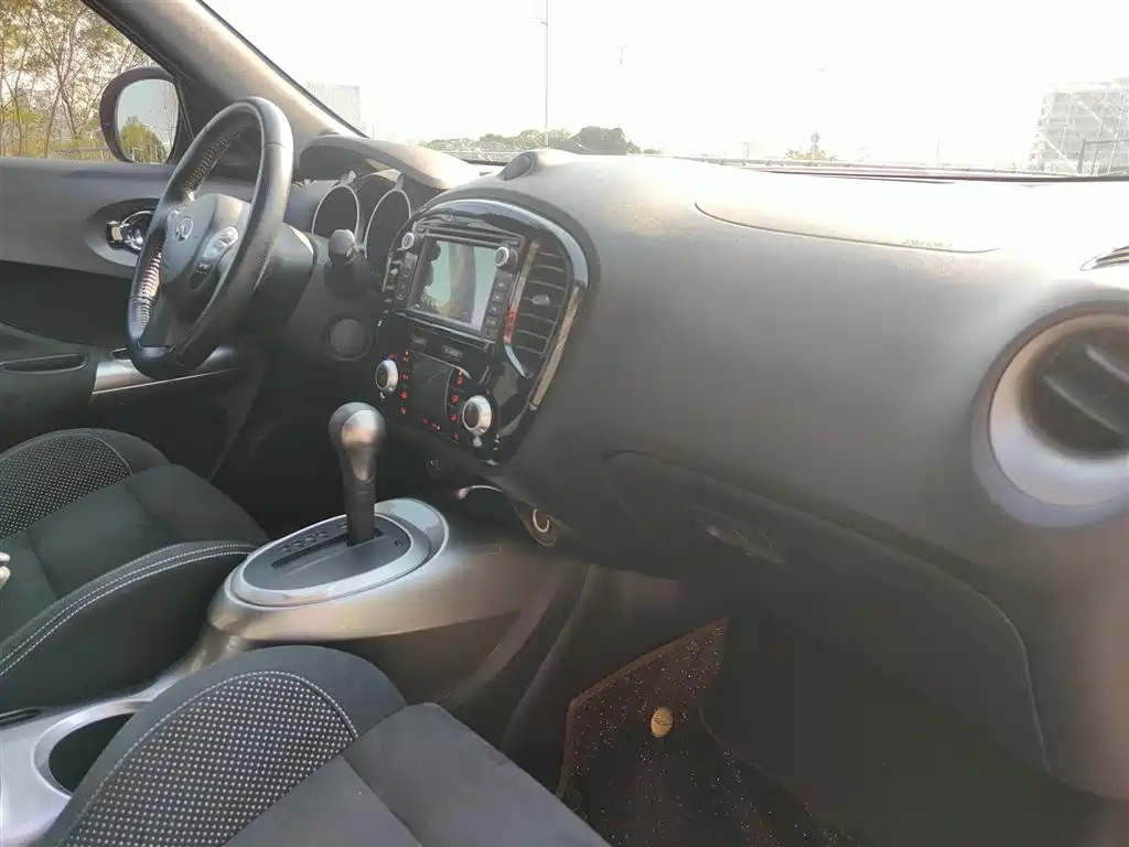 Infiniti ESQ 1.6 L Personality