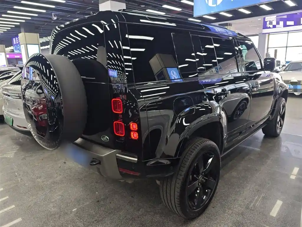 Land Rover Defender 110 3.0 T P400 X-Dynamic HSE