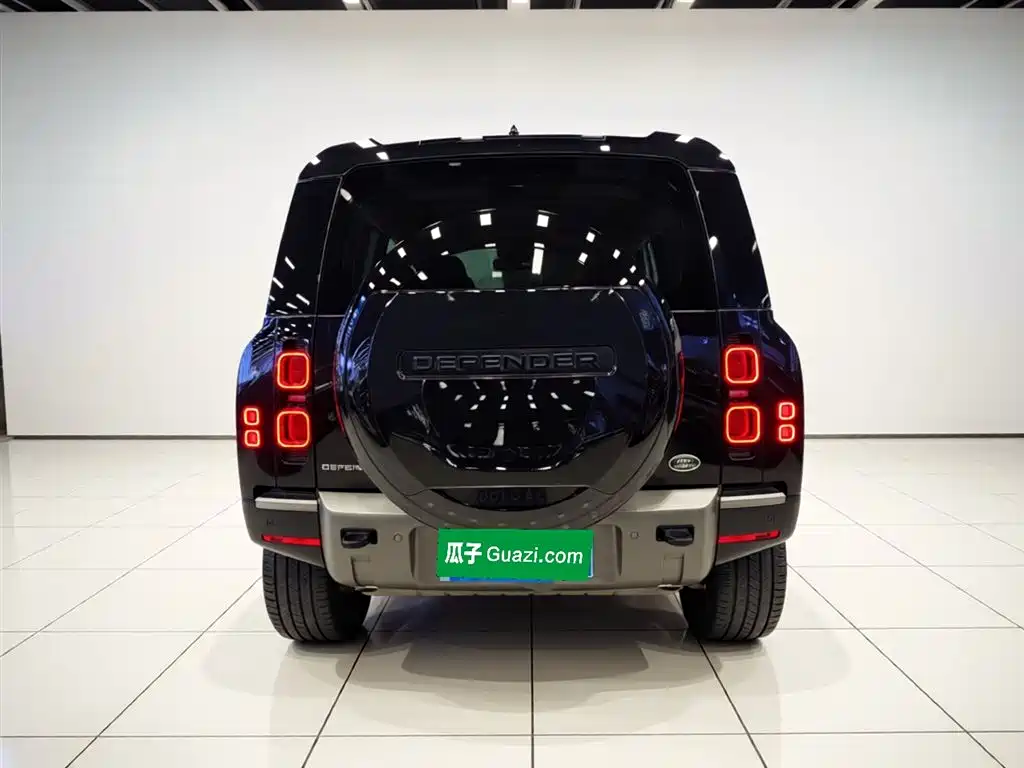 Land Rover Defender 110 3.0 T P400 X-Dynamic HSE