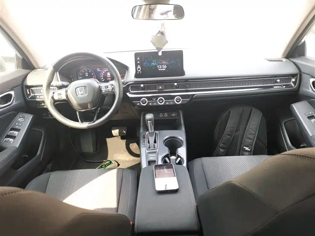 Integra 240 TURBO CVT Leading