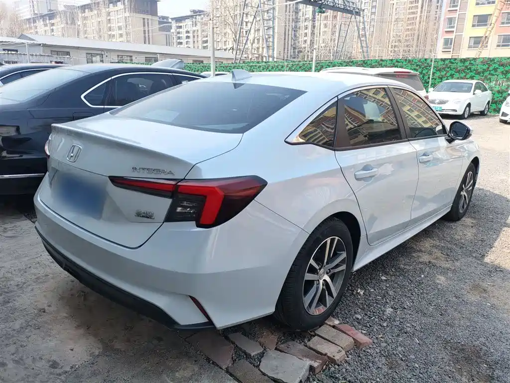 Integra 240 TURBO CVT Leading