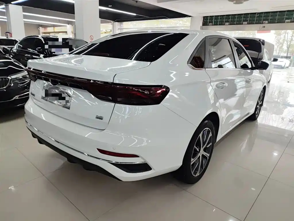 Emgrand 4 th Gen Champion 1.5 L CVT Distinguished