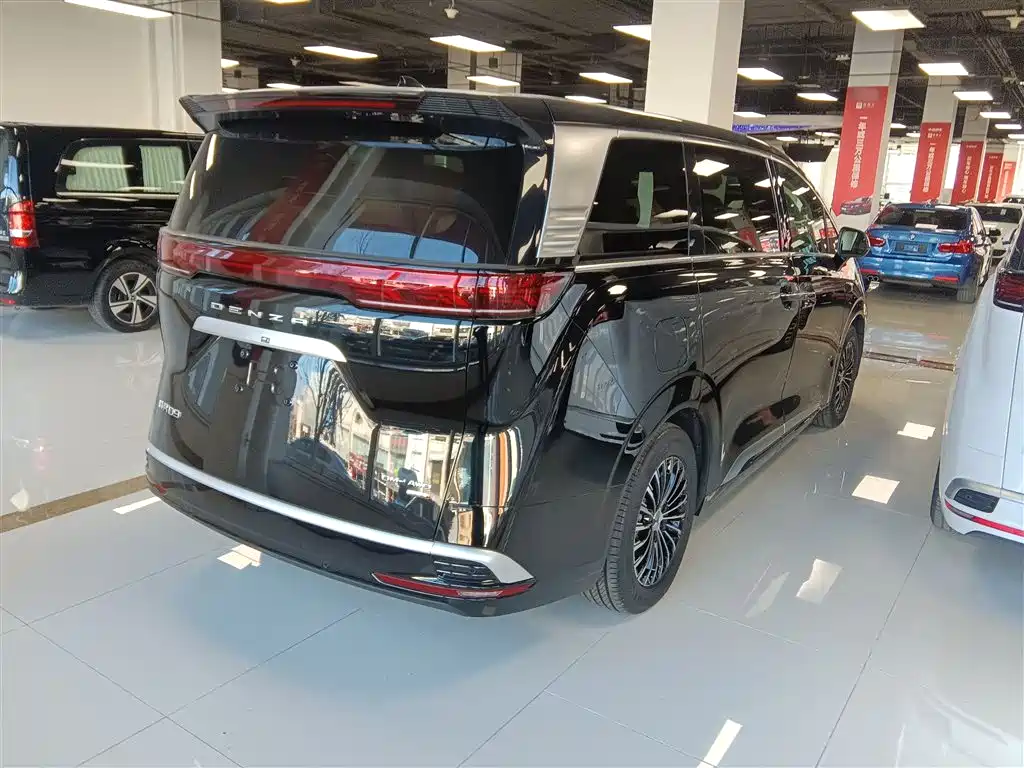 Denza D9 DM-i Smart Drive 1020 4 WD Premium