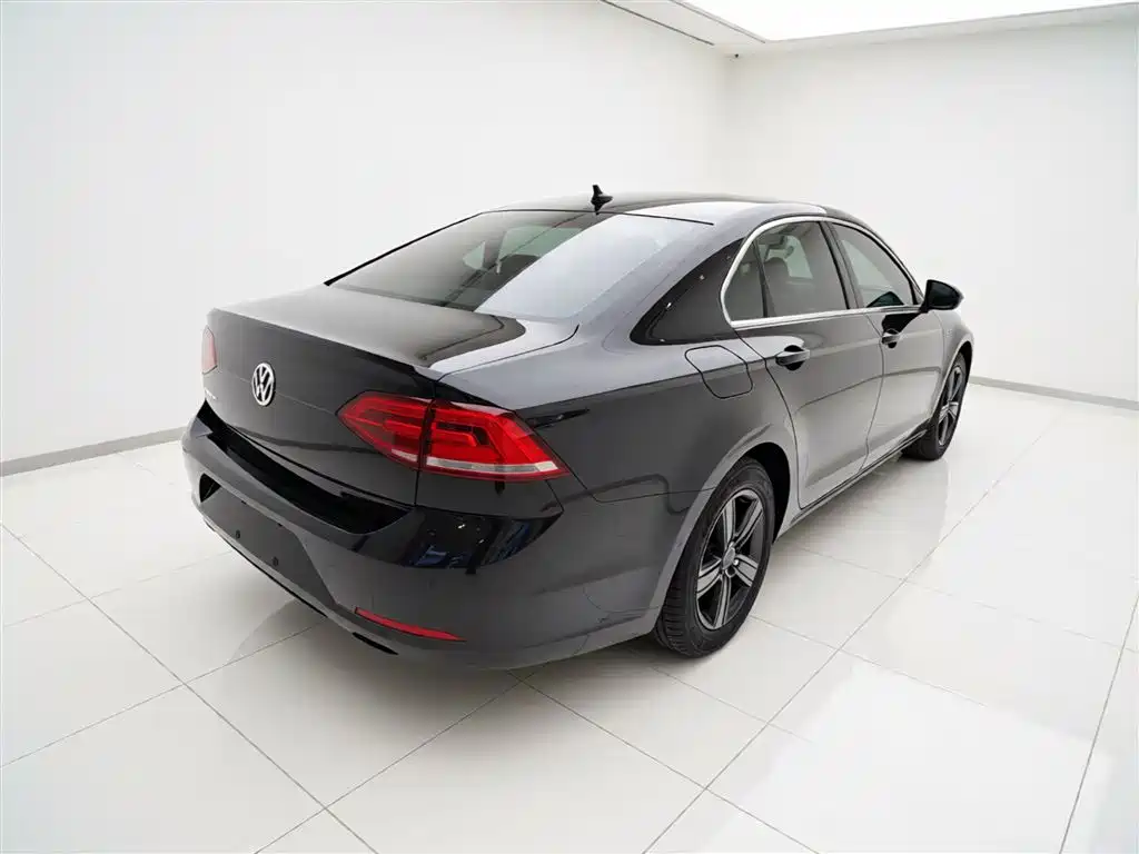 Lamando 230 TSI DSG Style