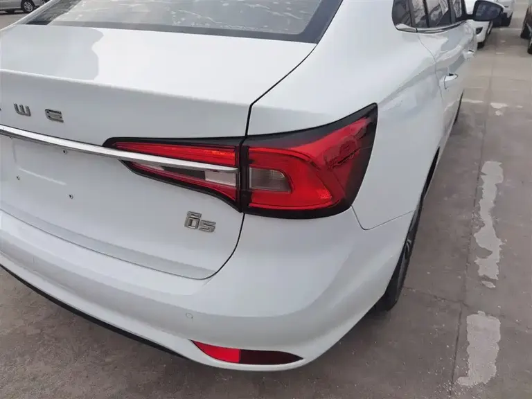 Roewe i5 1.5 L Auto 4 G Connected Bright Grand