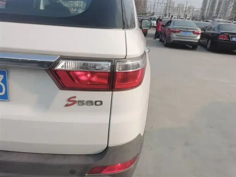 Dongfeng Fengguang S560 风光S560 2018款 1.8 L CVT精英型 7座