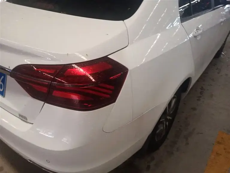 Geely Emgrand Commander 1.5 L CVT Luxury CN-VI