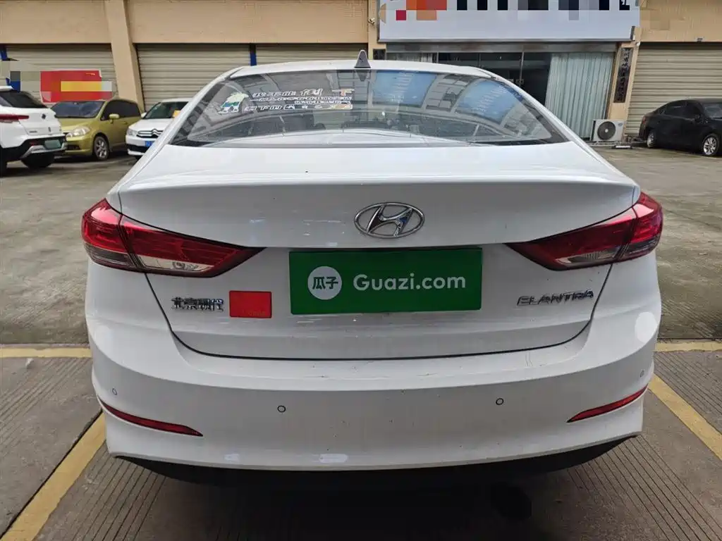 Elantra 1.5 L CVT Smart Dazzle · Elite