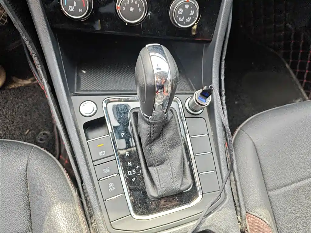 Bora 1.5 L Auto Elite Connected
