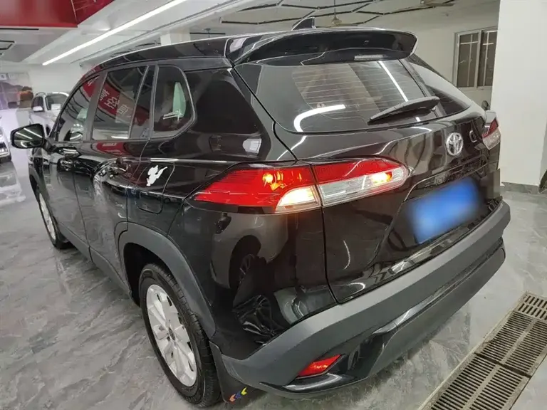 Toyota Frontlander 2.0 L CVT Leading