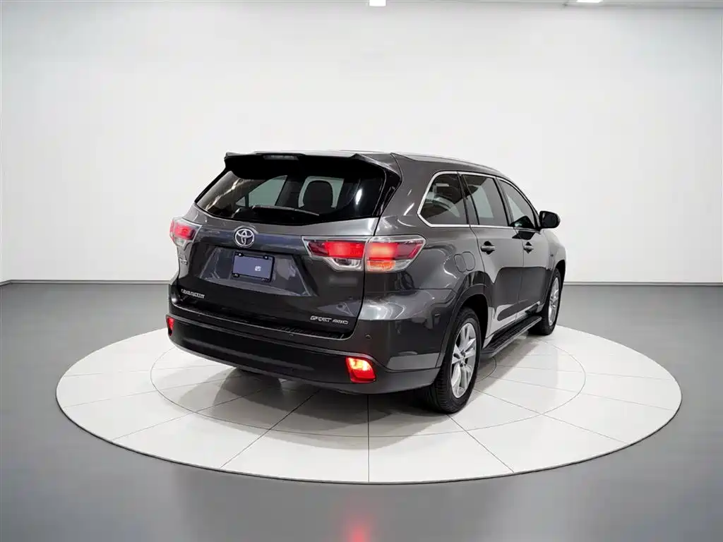 Highlander 2.0 T 4 WD Luxury 7-seat