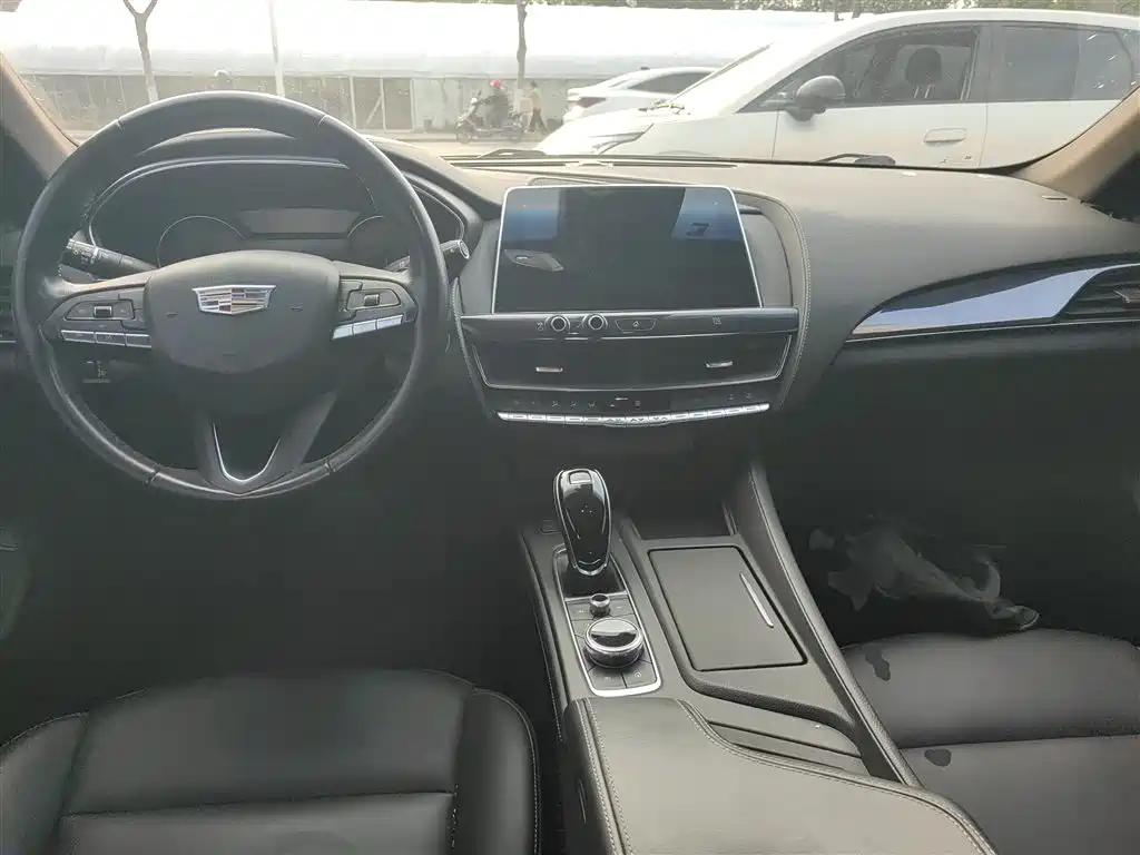 Cadillac CT5 28 T Fashion
