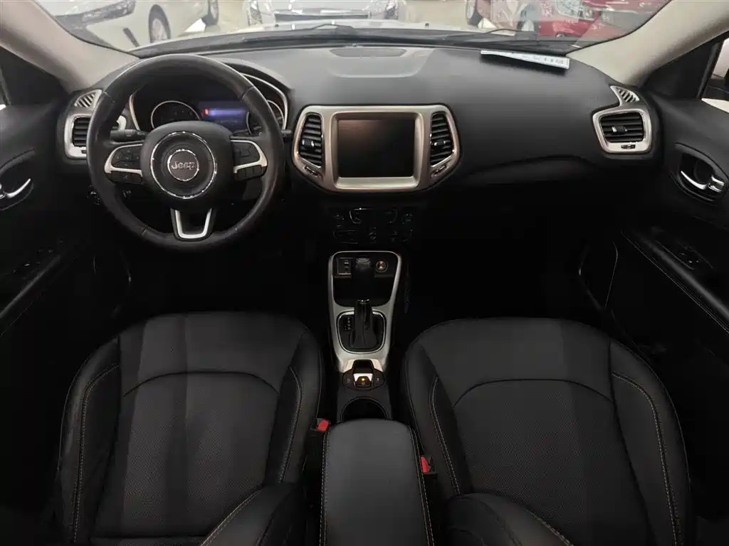 Compass 200 T Auto Home Enjoyment