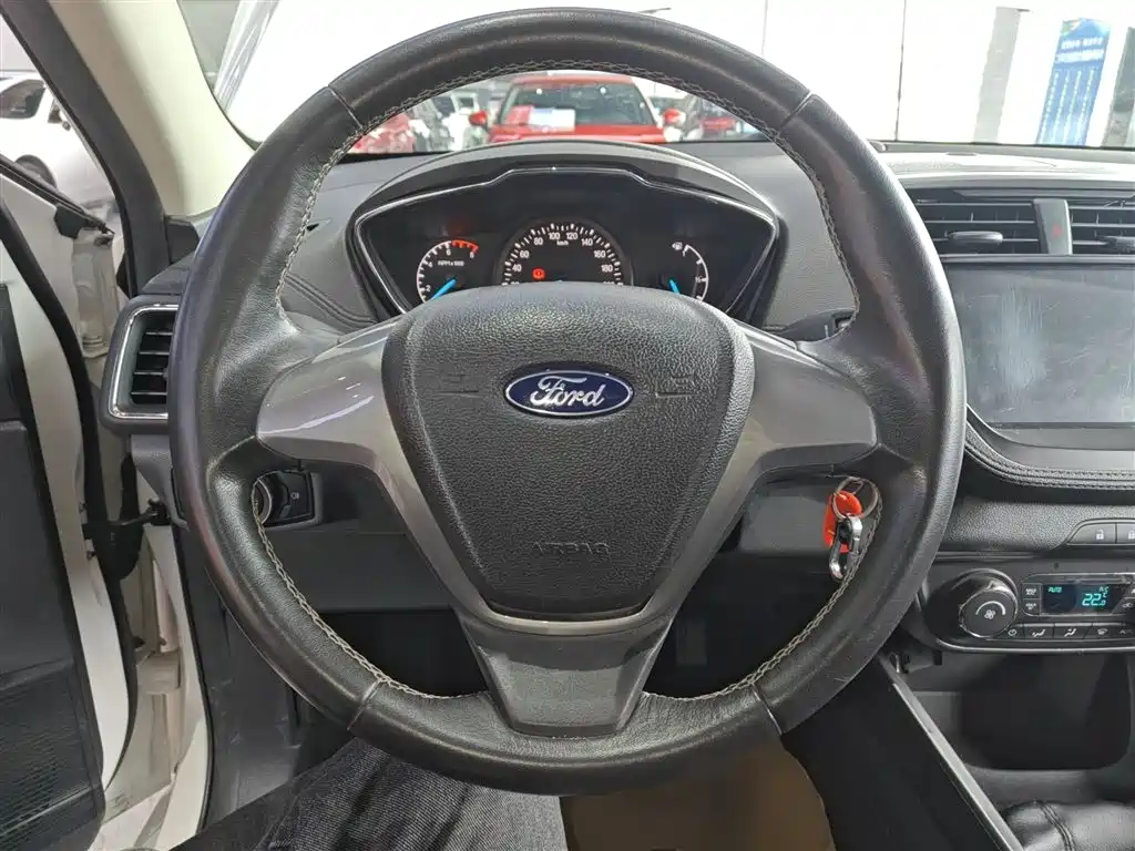 Escort 1.5 L Manual Fashion