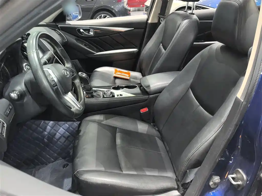 Infiniti Q50 L 2.0 T Comfort CN-VI