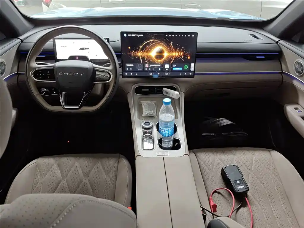 Tiggo 8 PLUS C-DM 1.5 T 116 km Distinguished 5-seat