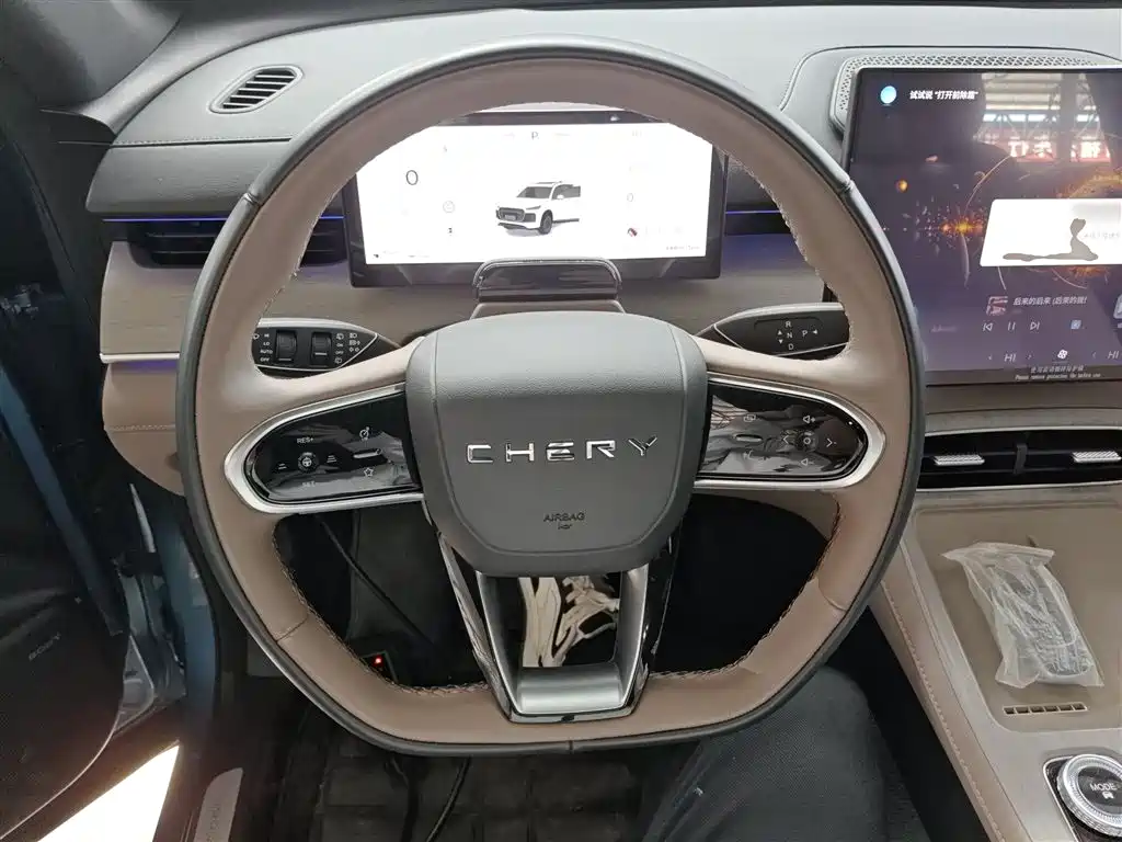 Tiggo 8 PLUS C-DM 1.5 T 116 km Distinguished 5-seat