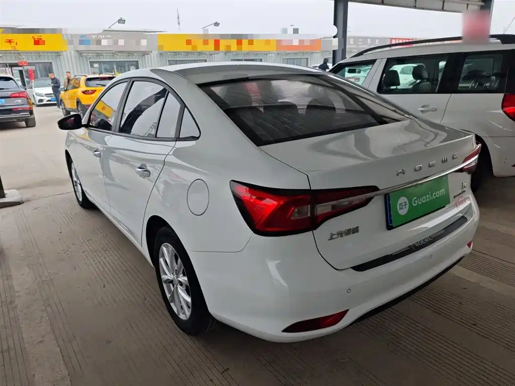 Roewe i5 1.5 L Auto 4 G Connected Leading Luxury