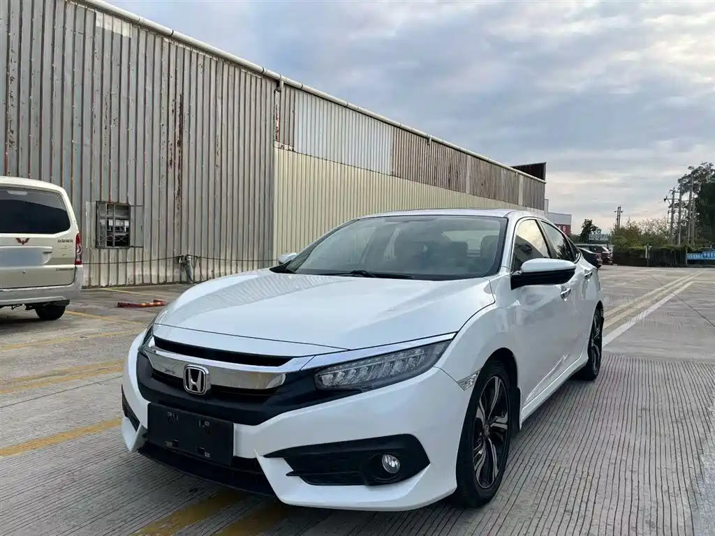 Civic 220 TURBO CVT Distinguished