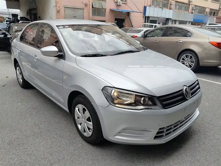 Volkswagen Jetta 1.6 L Auto Fashion