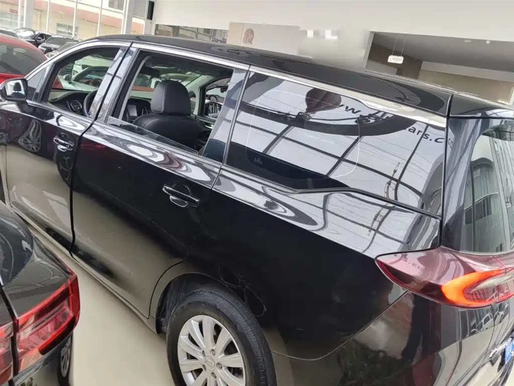 GAC Trumpchi M6 270 T DCT Luxury (7-seat)
