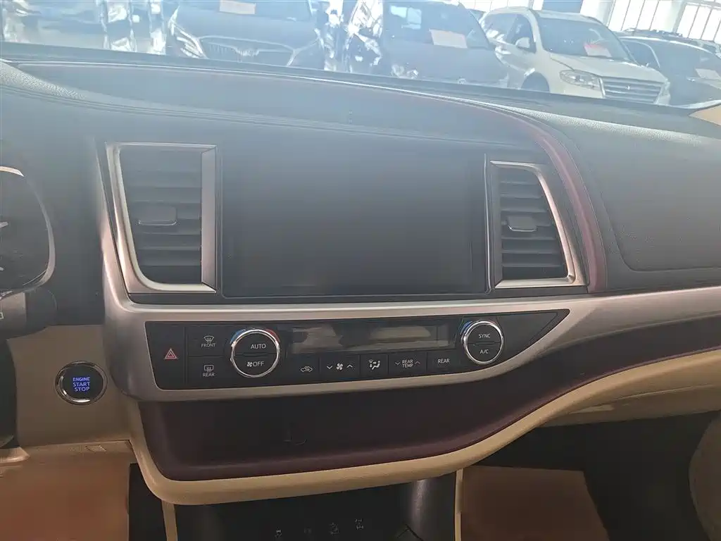 Highlander 2.0 T 4 WD Luxury 7-seat