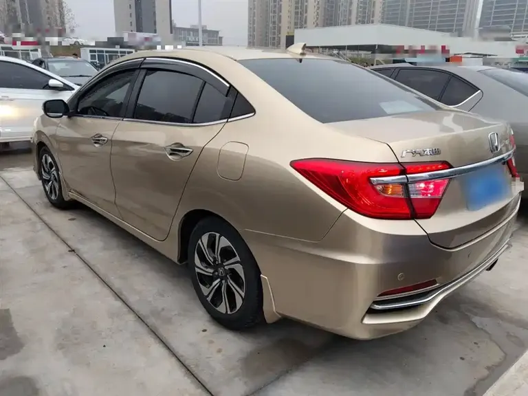 Honda Crider 1.8 L CVT Leading