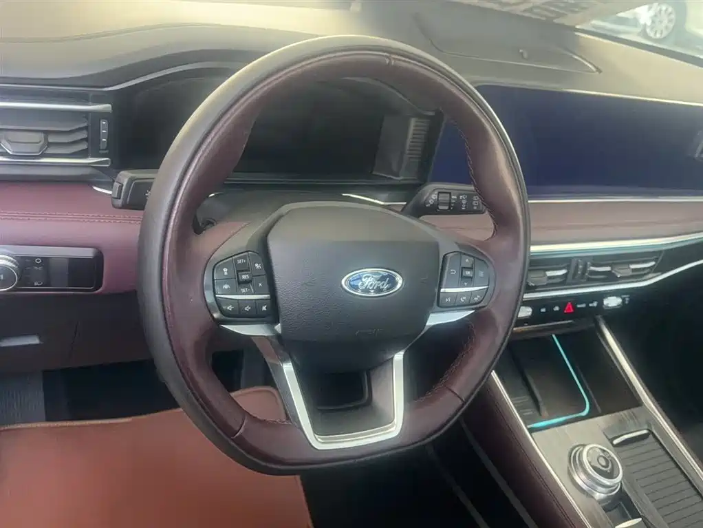 Explorer EcoBoost 285 4 WD Titanium 7-seat