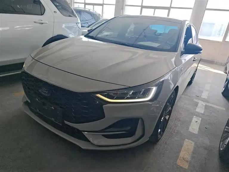 Ford Focus Sedan EcoBoost 180 Auto ST Line