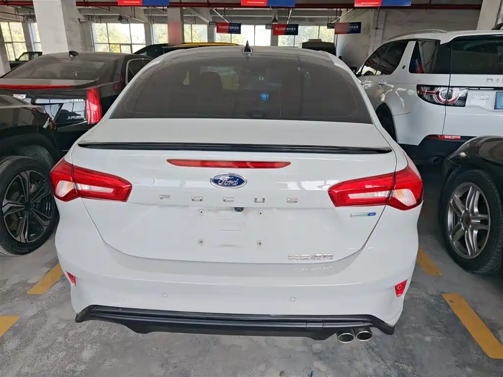 Focus Sedan EcoBoost 180 Auto ST Line