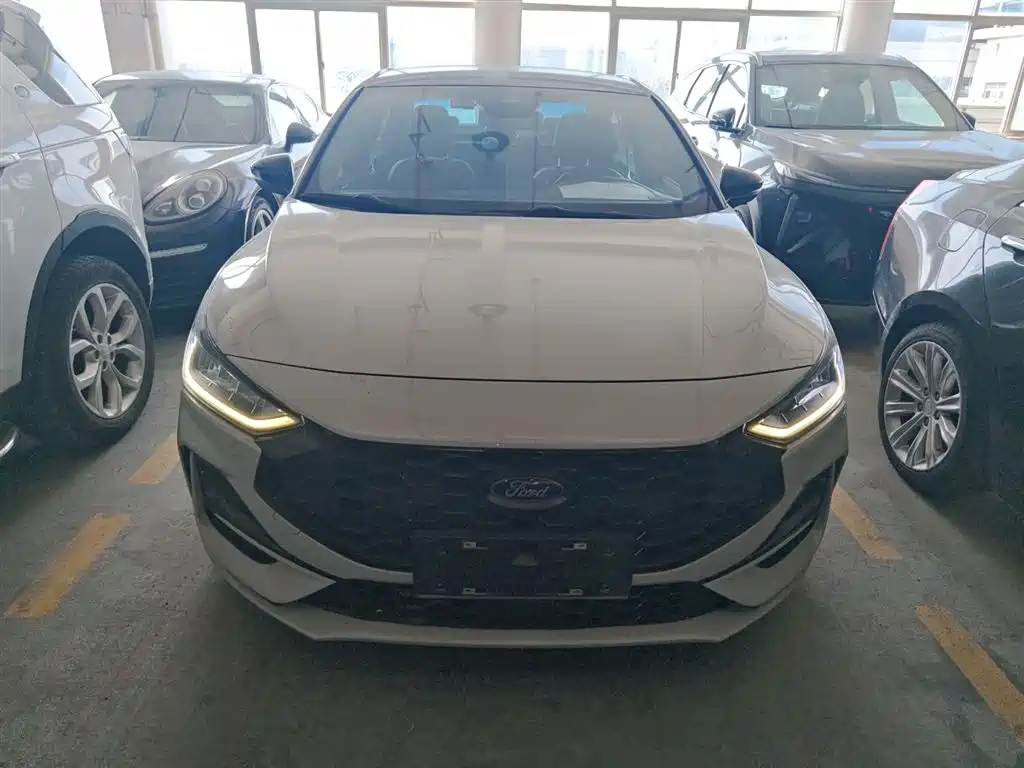 Focus Sedan EcoBoost 180 Auto ST Line