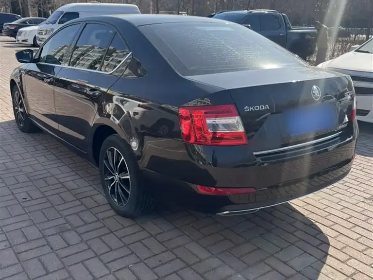Skoda Octavia TSI280 DSG Smart Travel
