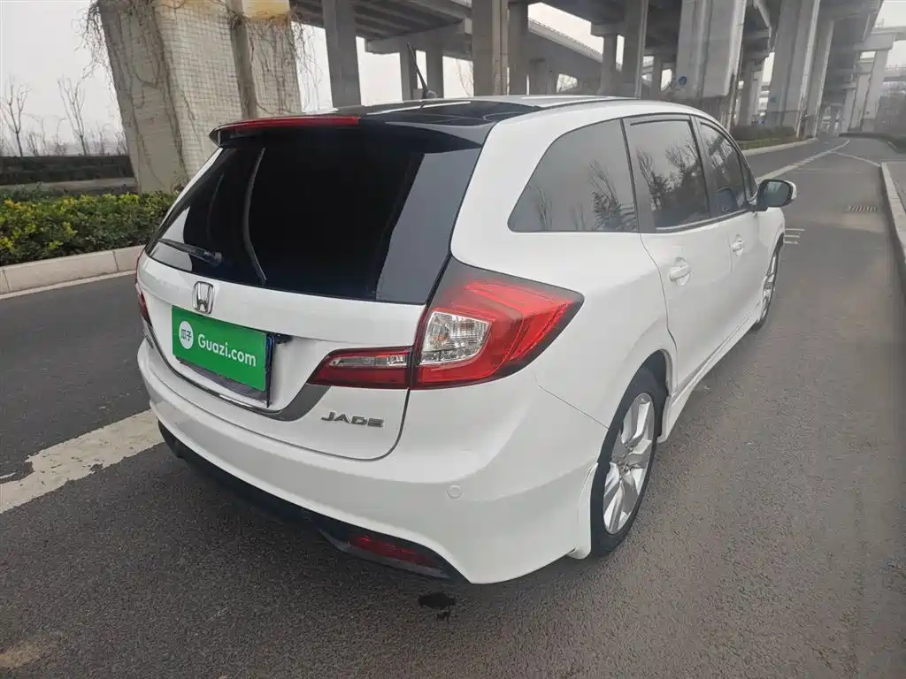 Jade 1.8 L Auto Comfort Elite 5-seat