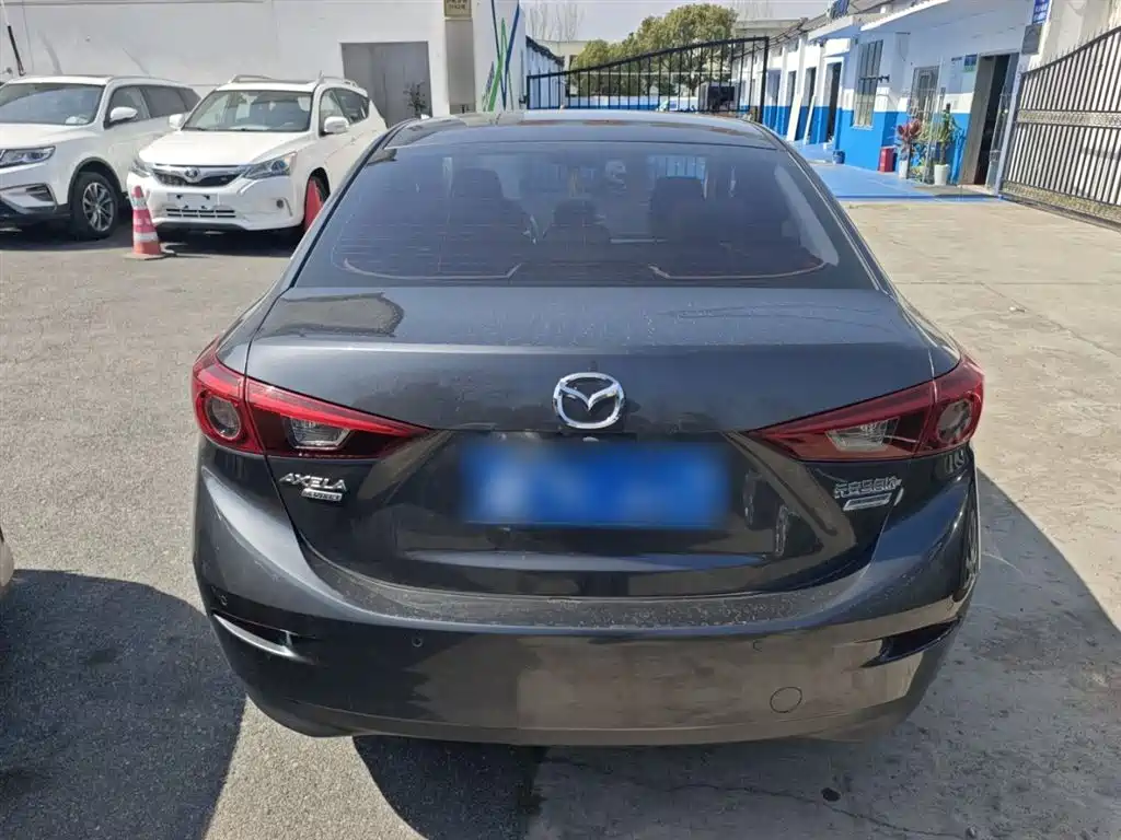 Mazda 3 Axela Sedan 1.5 L Auto Luxury CN-V
