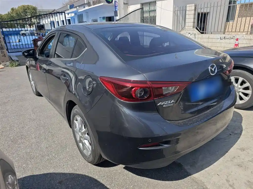 Mazda 3 Axela Sedan 1.5 L Auto Luxury CN-V