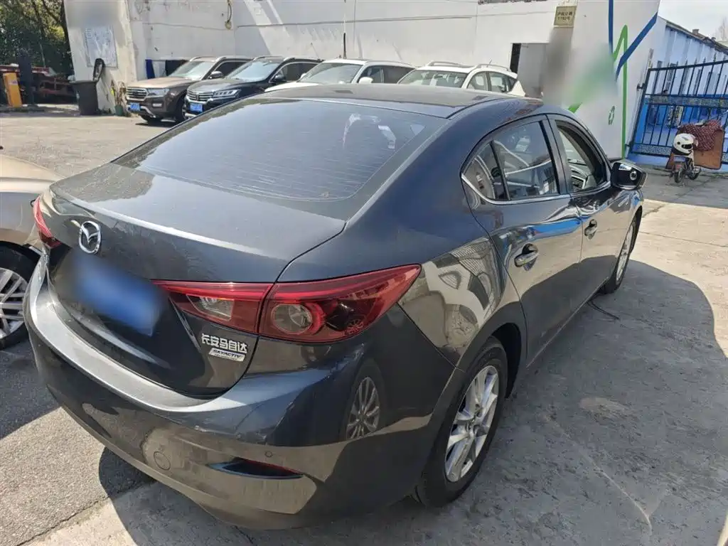 Mazda 3 Axela Sedan 1.5 L Auto Luxury CN-V