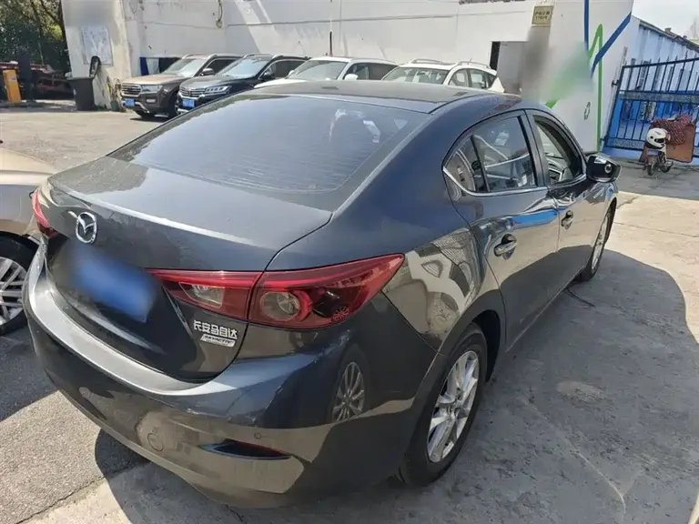 Mazda 3 Axela Sedan 1.5 L Auto Luxury CN-V