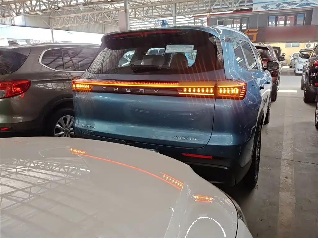 Tiggo 8 PLUS C-DM 1.5 T 116 km Distinguished 5-seat