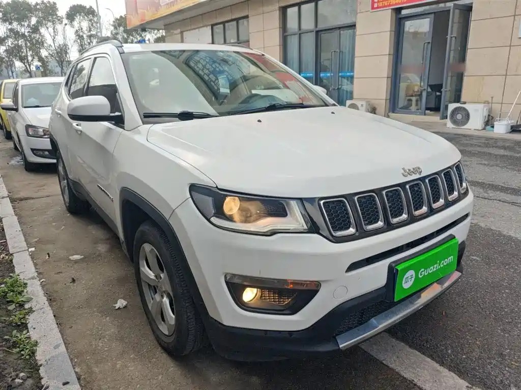 Compass 200 T Auto Home Enjoyment