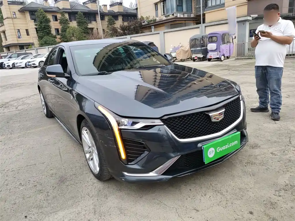 Cadillac CT4 28 T Fashion