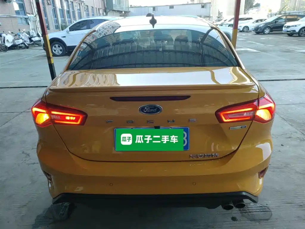Focus Sedan EcoBoost 180 Auto ST Line