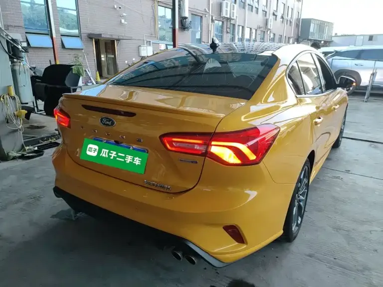 Ford Focus Sedan EcoBoost 180 Auto ST Line