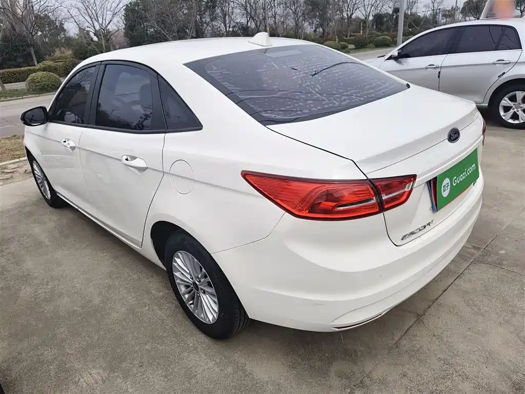 Escort Facelift 1.5 L Auto Comfort