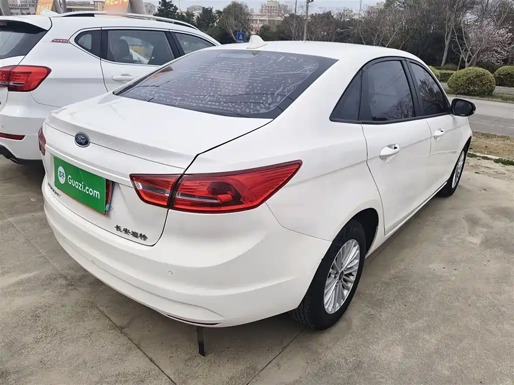 Escort Facelift 1.5 L Auto Comfort