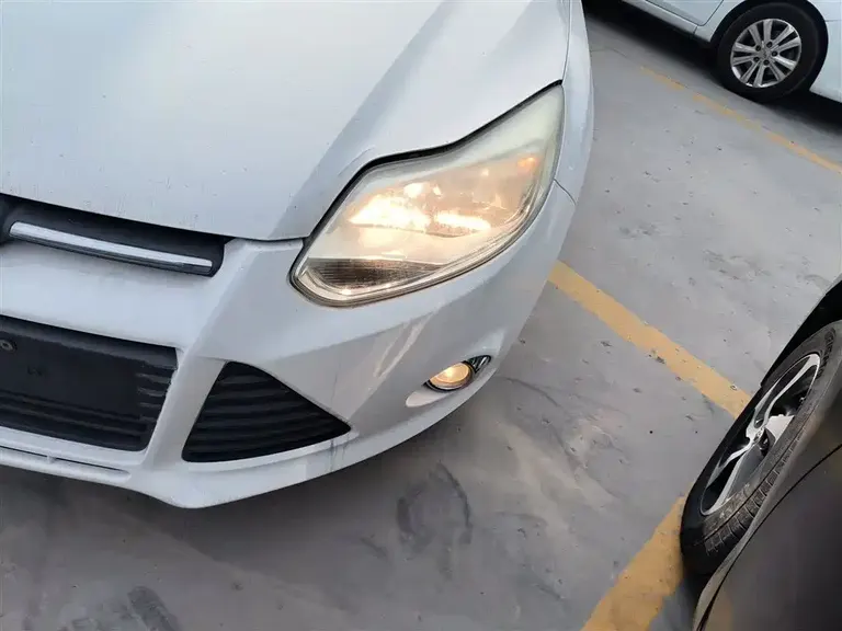 Ford Focus Sedan 1.6 L Auto Style